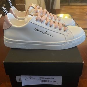 NIB authentic Vitello low top sneakers size 39